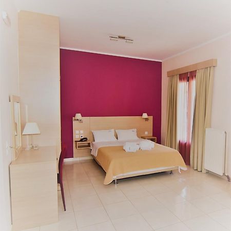 Iridanos Hotel Antikyra Eksteriør billede
