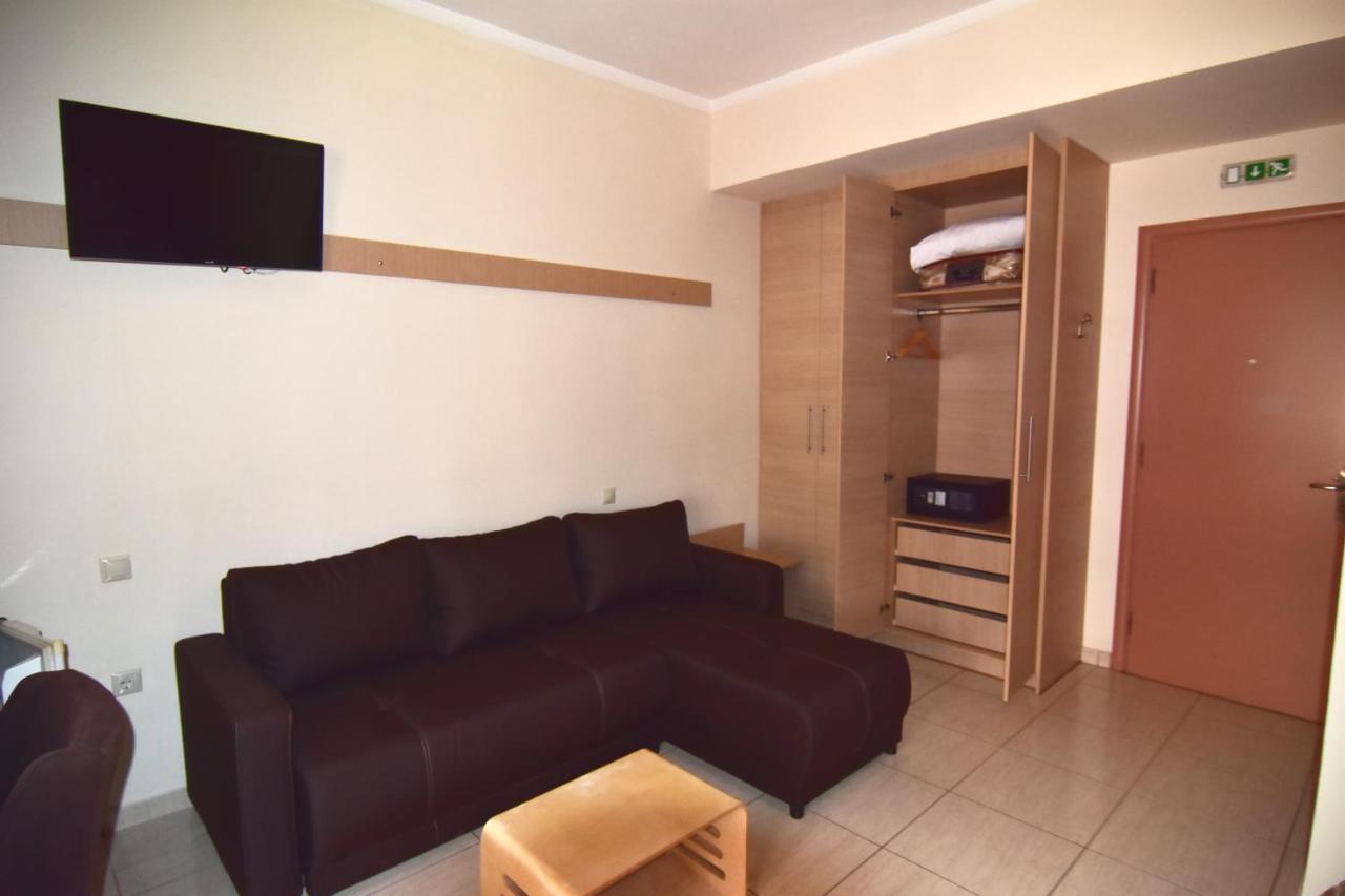 Iridanos Hotel Antikyra Eksteriør billede