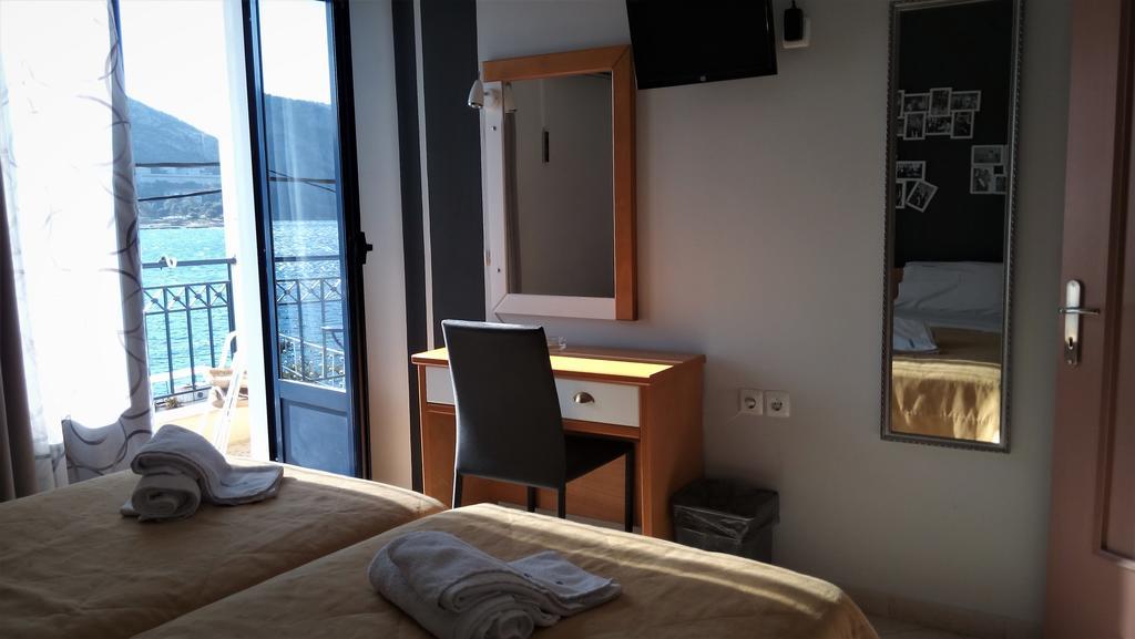 Iridanos Hotel Antikyra Eksteriør billede