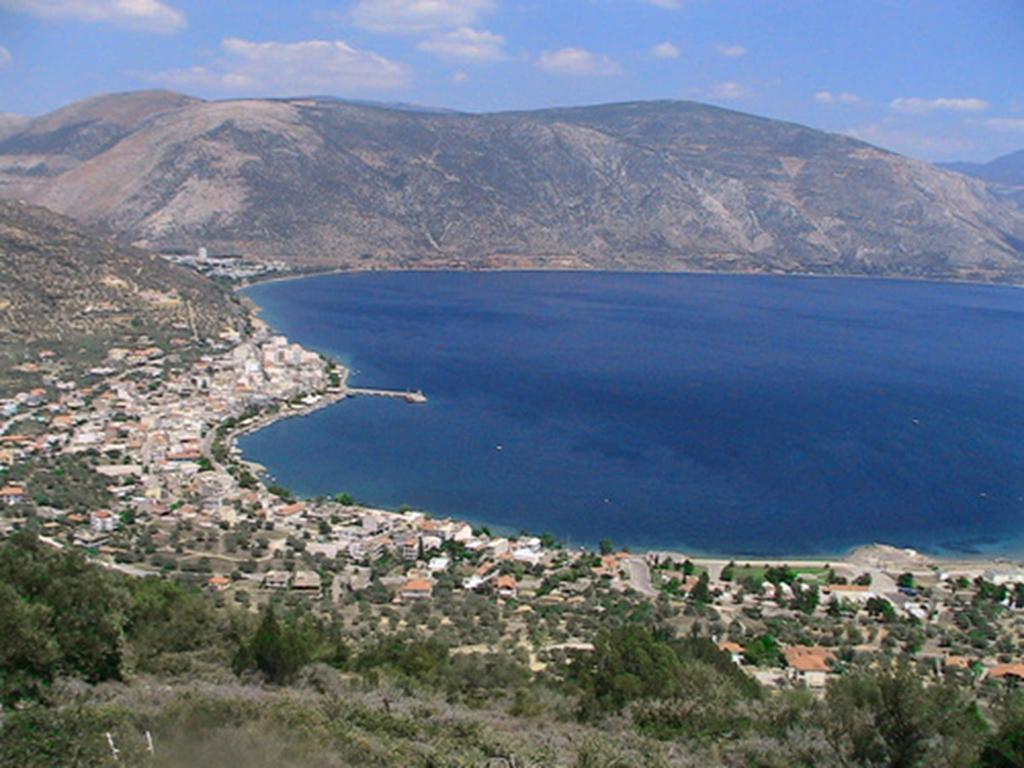 Iridanos Hotel Antikyra Eksteriør billede