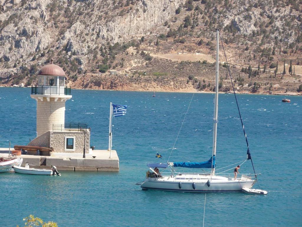 Iridanos Hotel Antikyra Eksteriør billede