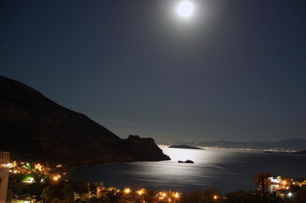 Iridanos Hotel Antikyra Eksteriør billede