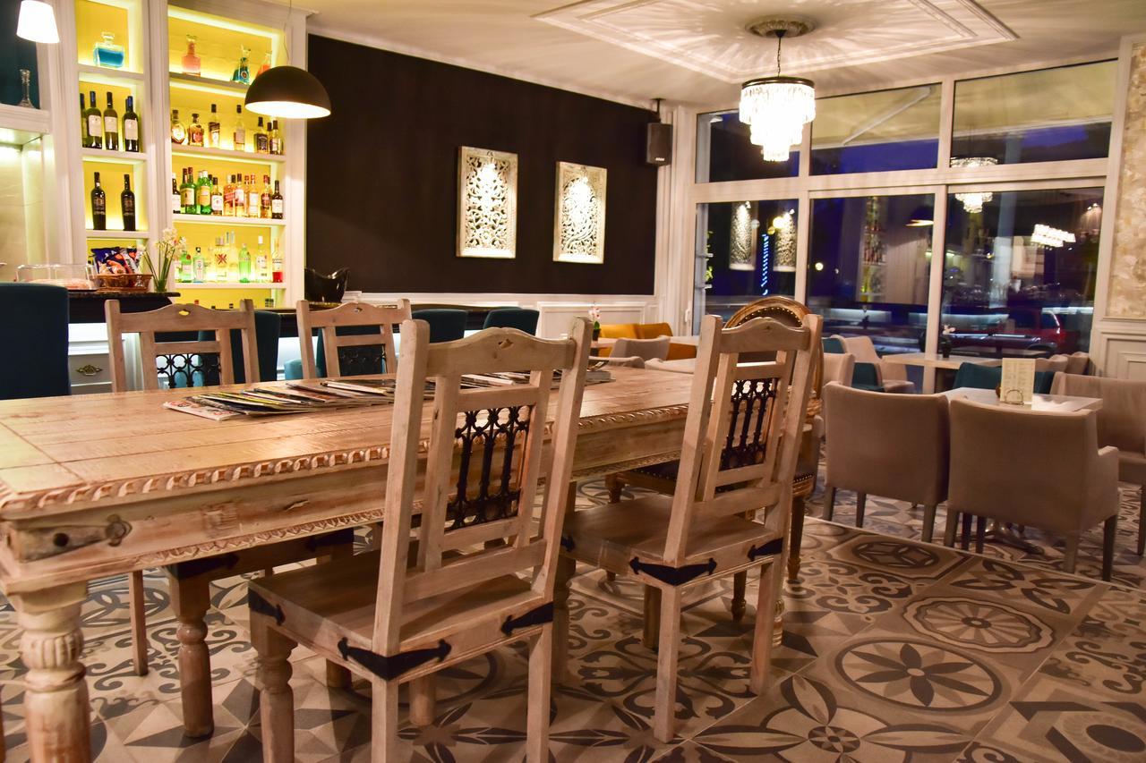 Iridanos Hotel Antikyra Eksteriør billede
