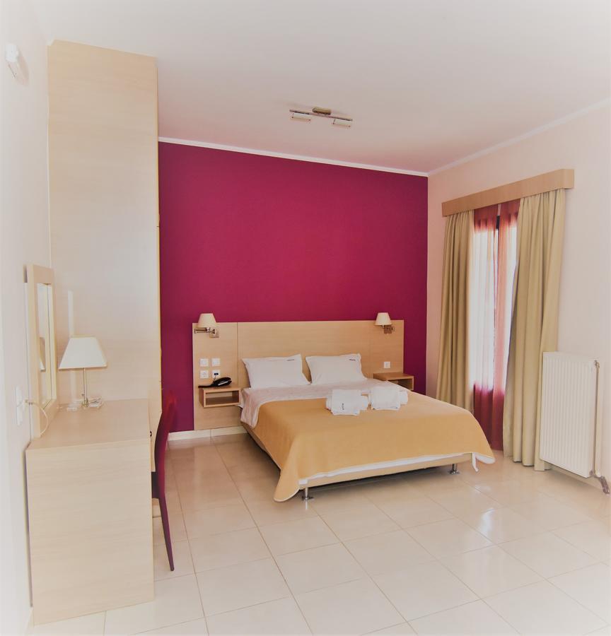 Iridanos Hotel Antikyra Eksteriør billede