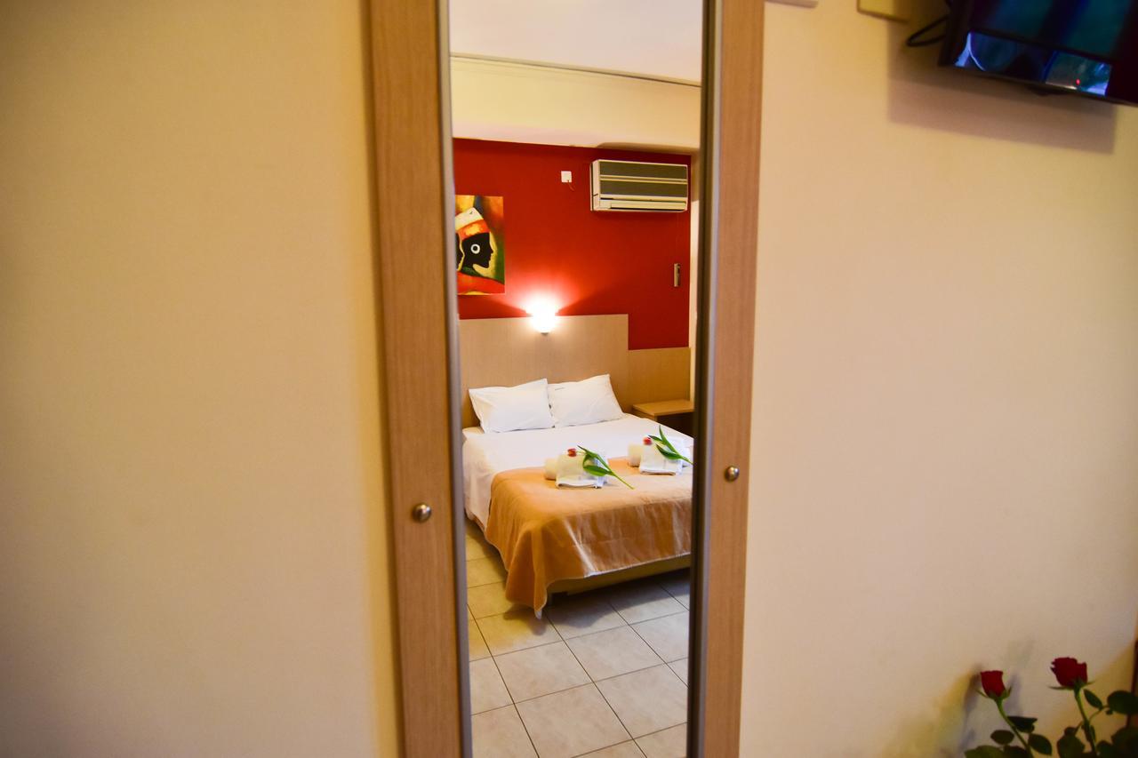 Iridanos Hotel Antikyra Eksteriør billede