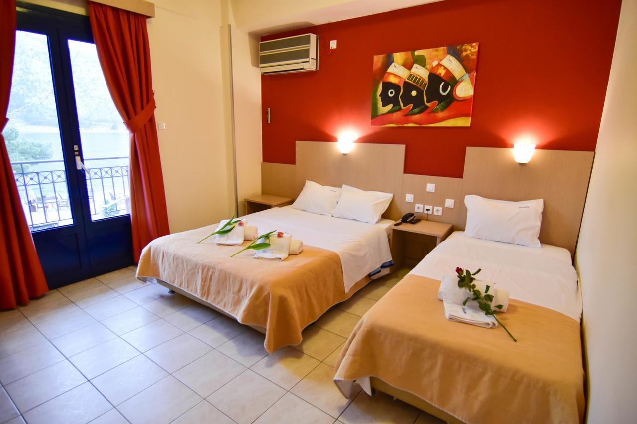 Iridanos Hotel Antikyra Eksteriør billede