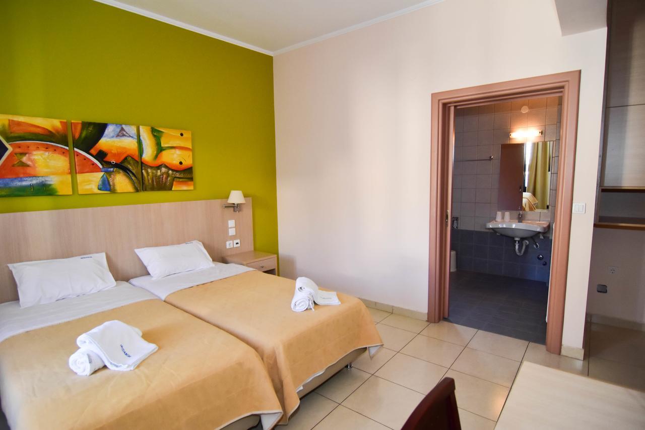 Iridanos Hotel Antikyra Eksteriør billede